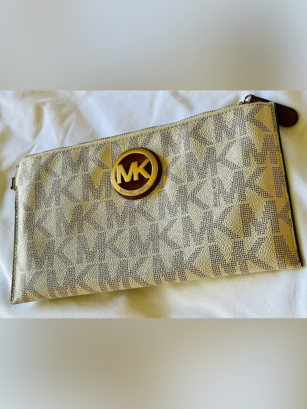 Michael Kors Large Fulton Vanilla Acorn Wristlet